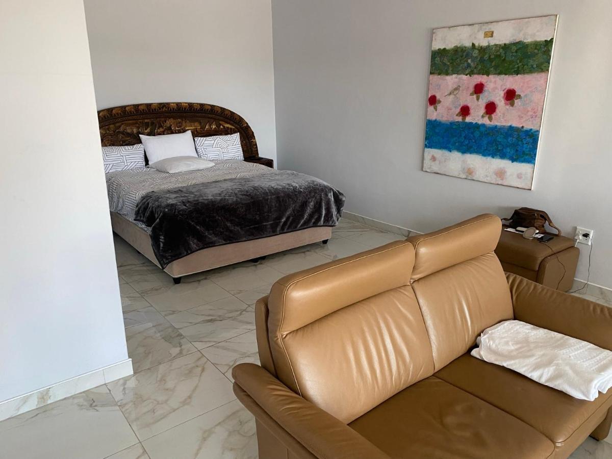 Mukulela Bed & Breakfast Walvis Bay Bagian luar foto