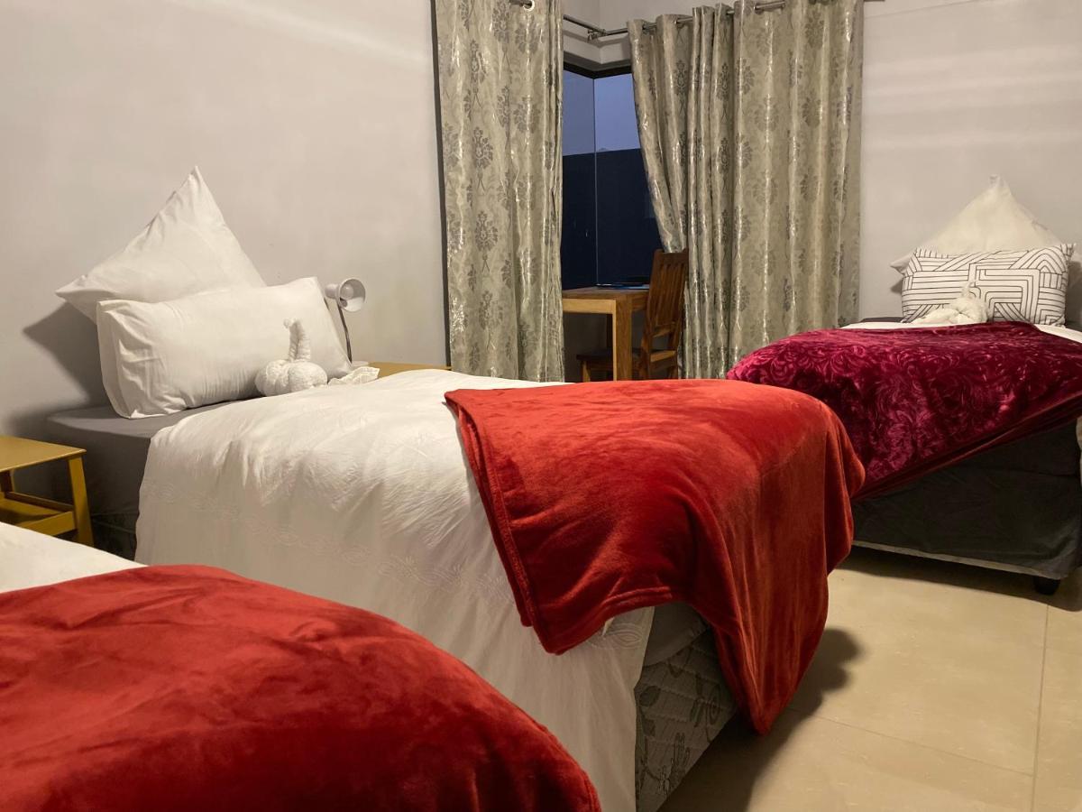 Mukulela Bed & Breakfast Walvis Bay Bagian luar foto